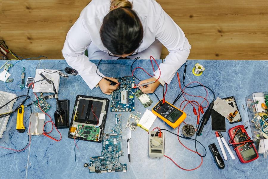  Image of electronic engineer in laboratory.